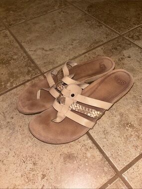 UGG Women’s Tan Braided Leather Toe-Post Sandals